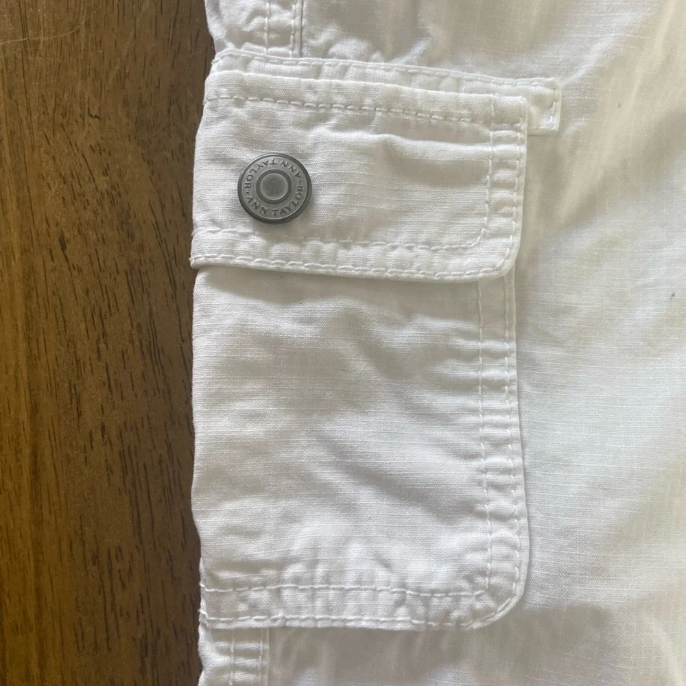 Anne Taylor Signature Fit White Cargo Capris - Picture 7 of 10